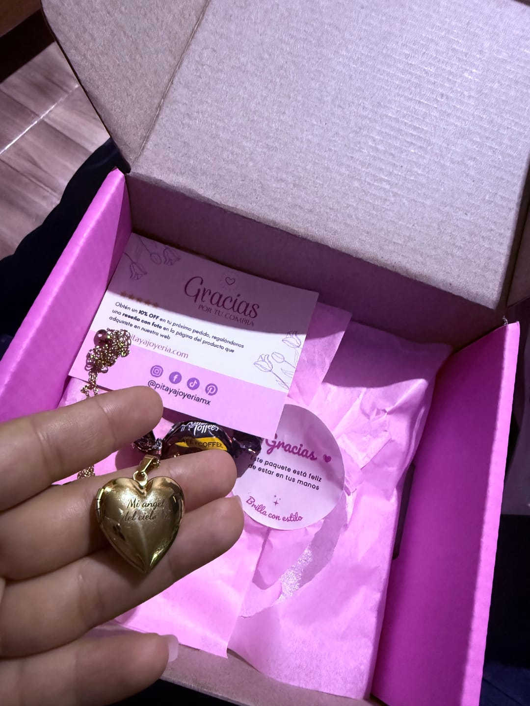 Customer photo review of Relicario Love Personalizado