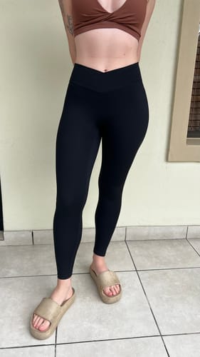 Customer photo review of Plain Crossover High-Rise Leggings