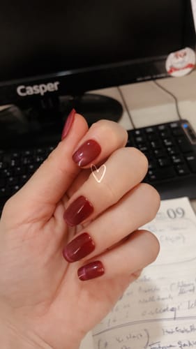 Customer photo review of Velvet Crush - Medium Oval - 30 Adet Takma Tırnak