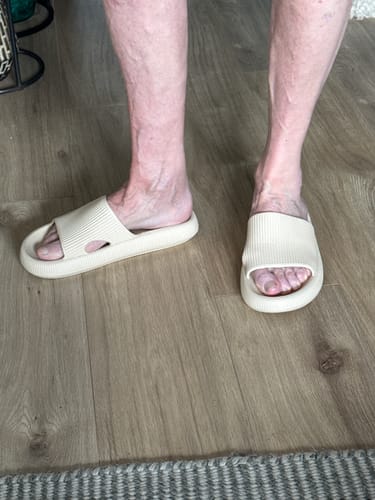 Customer photo review of HappyFlops