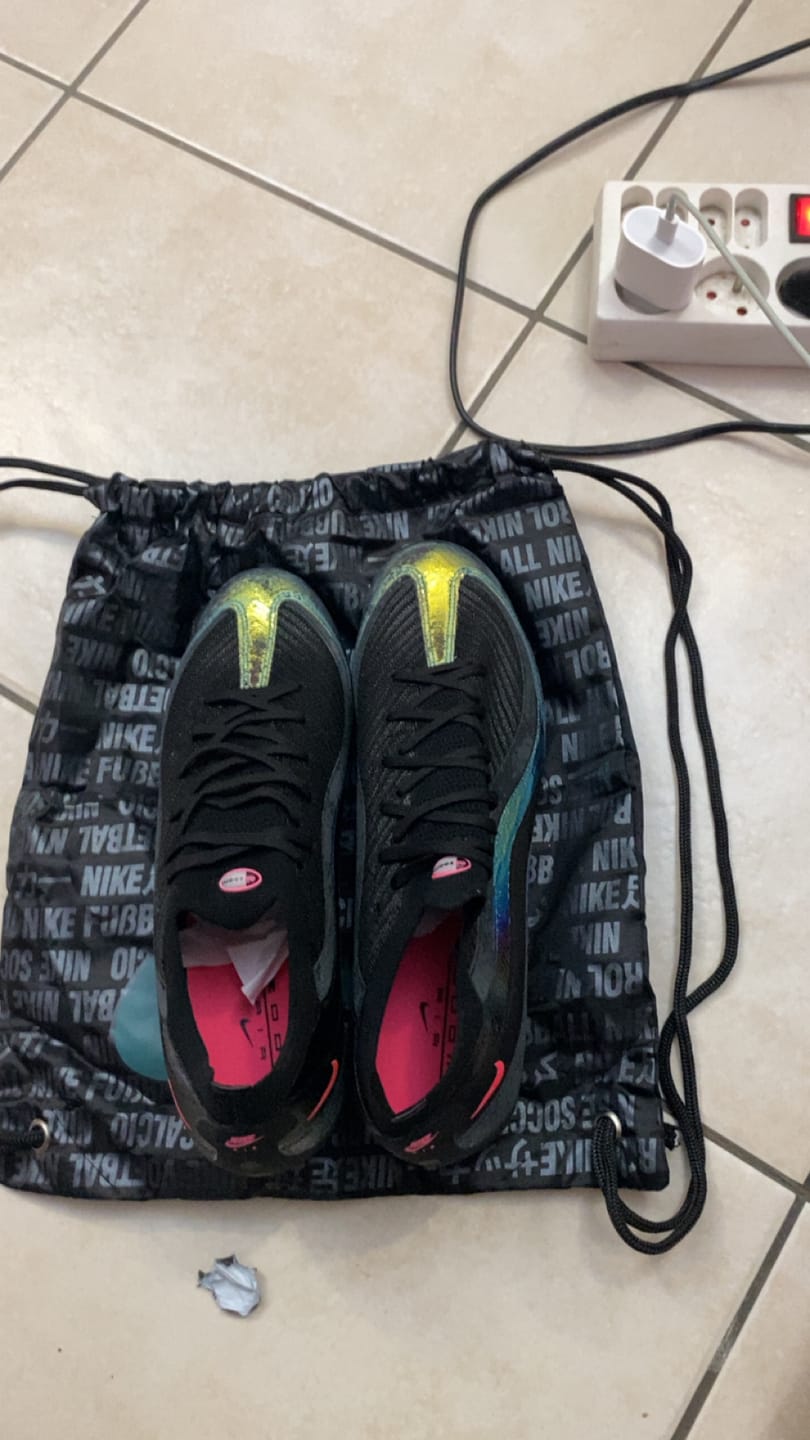 Customer photo review of Vapor 16 Air Max 95 FG - Noir/Solar Red
