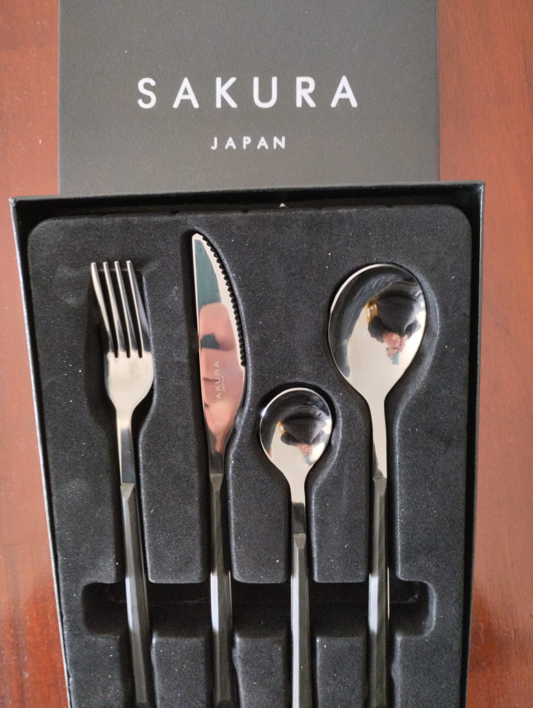 Customer photo review of Cubiertos Sakura Black 24 Piezas