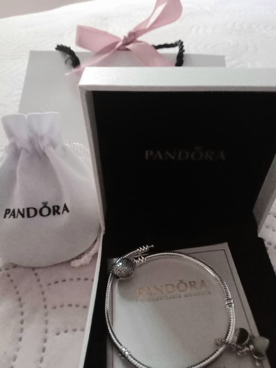 Customer photo review of SET PULSERA PANDORA CORAZON CENTELLEANTE + CHARM EVANGELINE LUCIERNAGA + KIT