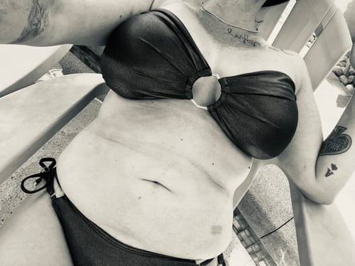 Customer photo review of FRIDA TOP - BLACK GALAXY GLITTER