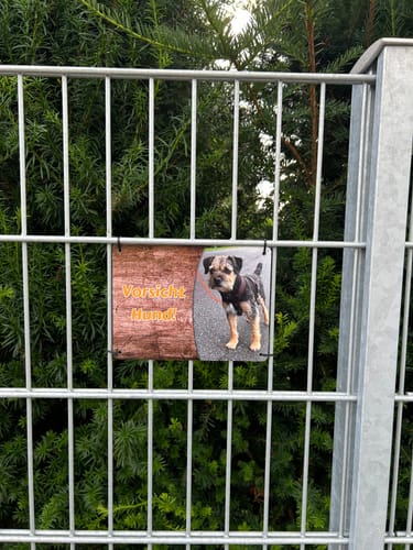 Customer photo review of Hunde-Türschild personalisiert mit Foto & Text (UV- und wetterfest)
