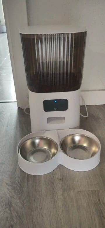 Customer photo review of 5L Double Bowls Smart Automatic Camera Feeder for Cat and Dog