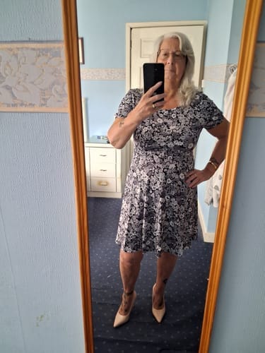 Customer photo review of Kleid Stilvoll Schmale Taille Bedruckt
