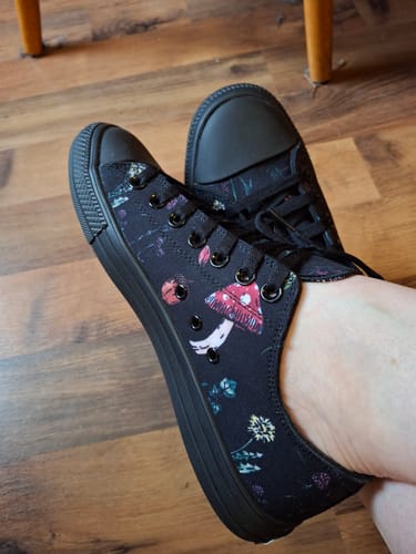 Customer photo review of Herbology Low Tops