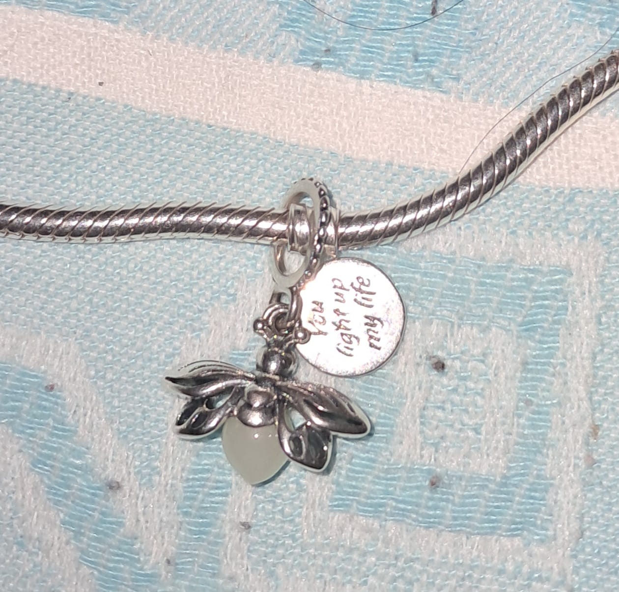 Customer photo review of Charm Luciernaga Evangeline "Iluminas Mi Vida" Fluorescente