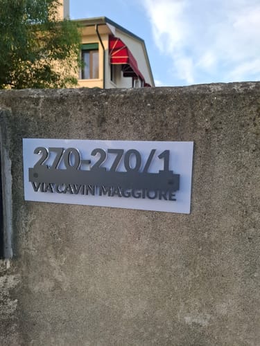 Customer photo review of Numero civico e testo sagomato modello Line 02 Acrilico