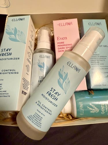 Customer photo review of Stay Fresh Moisturizer Controls Oil and Brightens