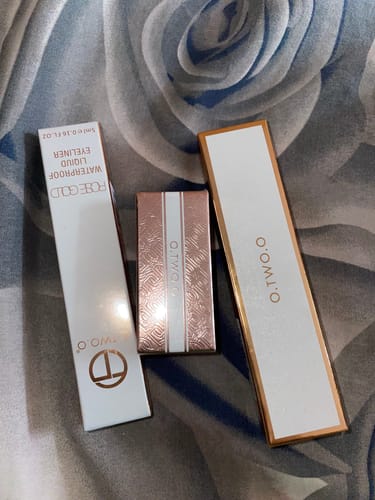 Customer photo review of O.TWO.O LIGHTWEIGHT AND SEAMLESS CONCEALER