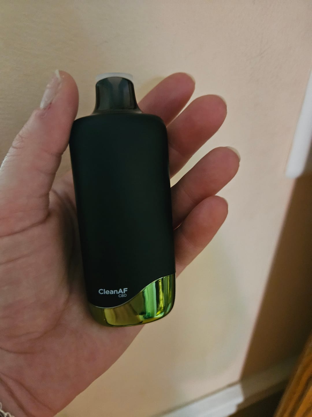 Customer photo review of Kiwi Strawberry CBD Vape Pen
