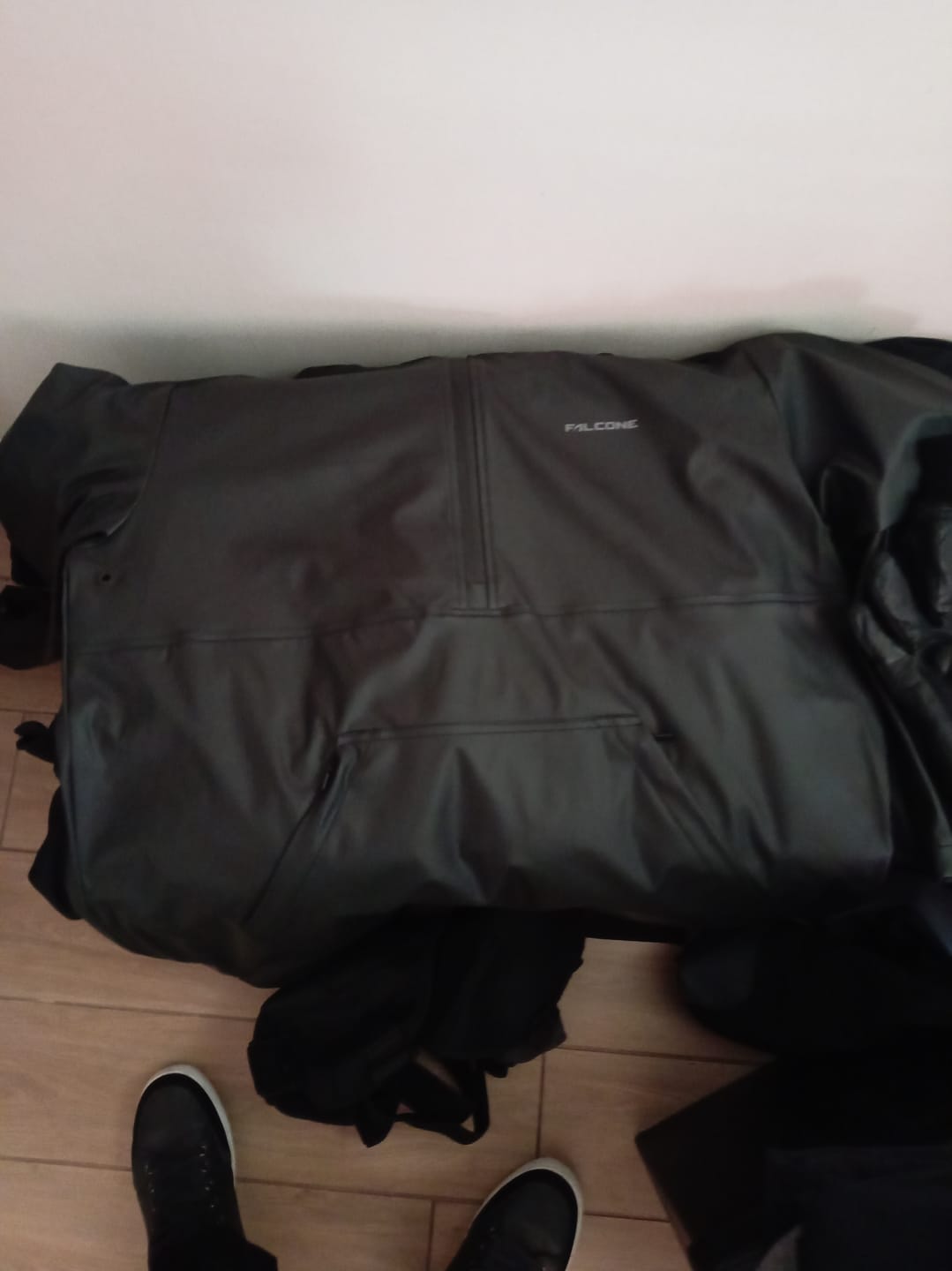 Customer photo review of Chaqueta Impermeable Walking Patrol Black (Hombre)