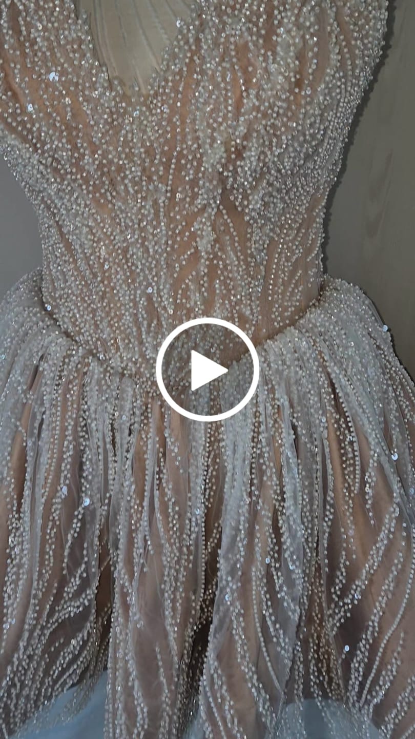 Vásárlói videós értékelés erről: Csipke Couture Ivory füzérekkel, gyöngyökkel és flitterekkel