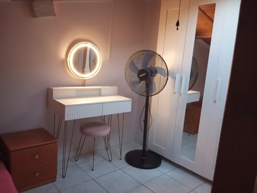 Customer photo review of Τραπέζι Μπουντουάρ Μακιγιάζ Tουαλέτας Με Σκαμπό Κρεβατοκάμαρας Καθρέφτης Αφής Ρυθμιζόμενης Φωτεινότητας με πρίζες USB RV-T019W01