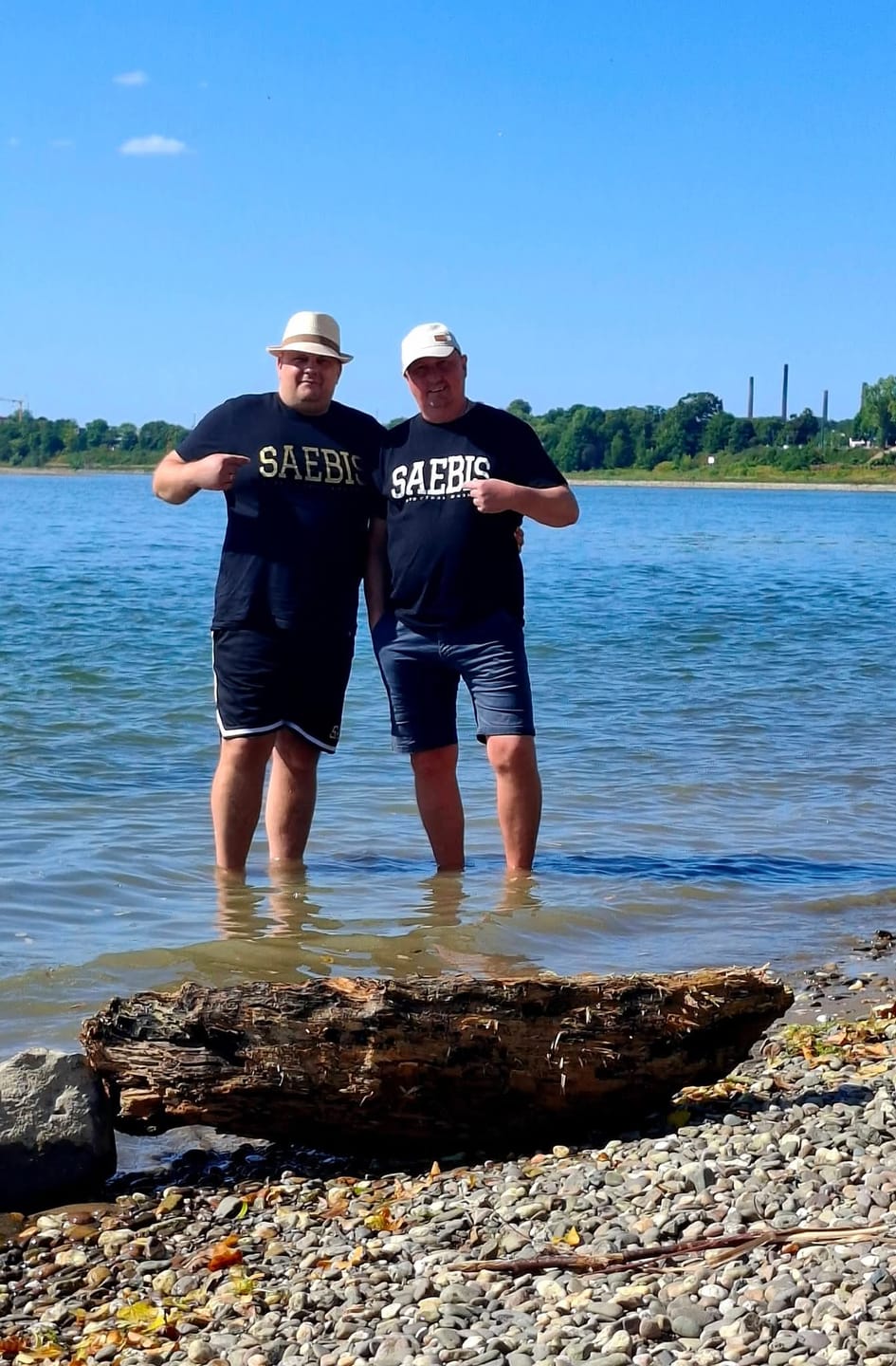 Customer photo review of Lifestyle Herren T-Shirt Gold Edition by SAEBIS®