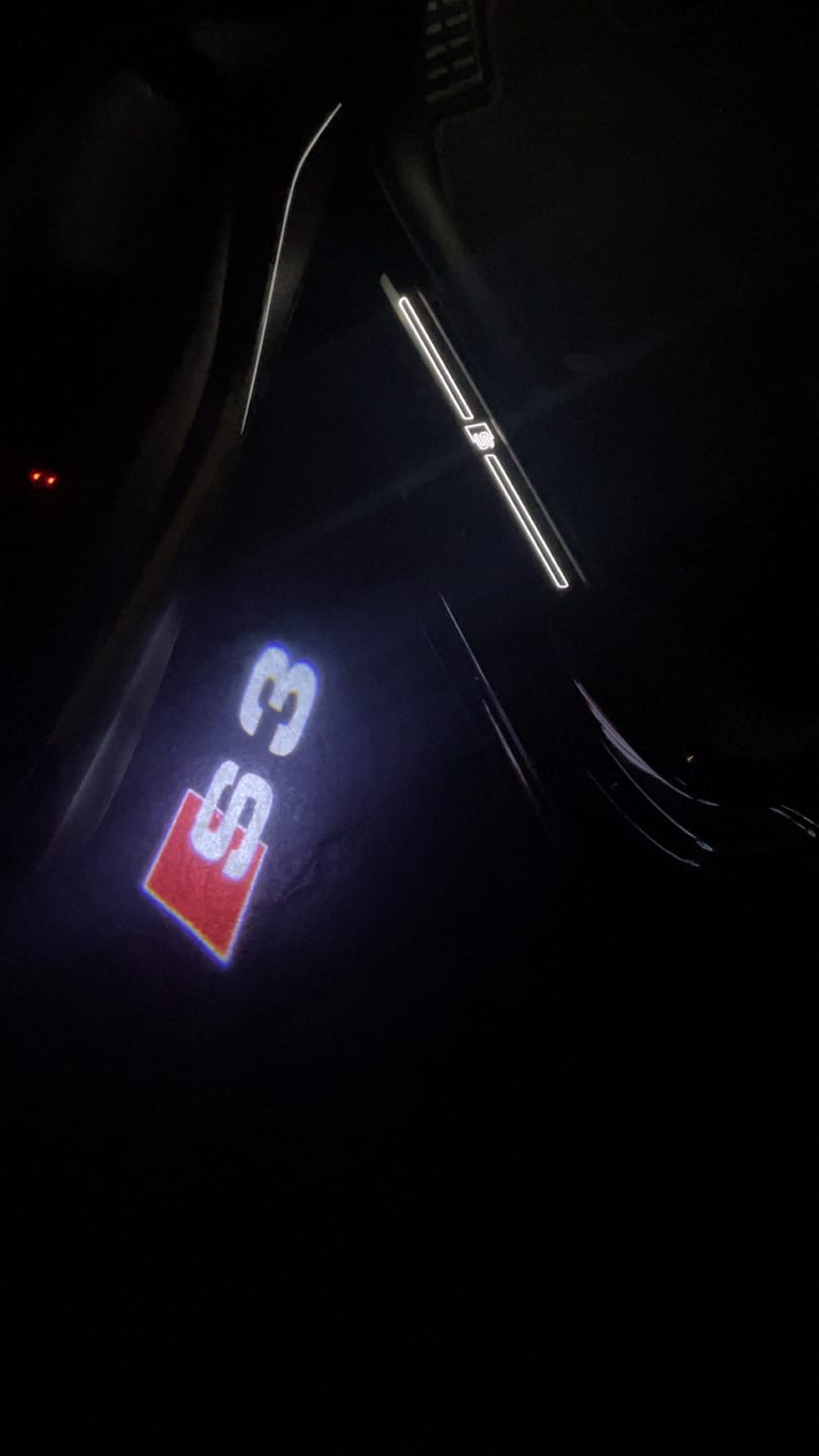 Customer photo review of Projecteur Led Porte Logo Audi