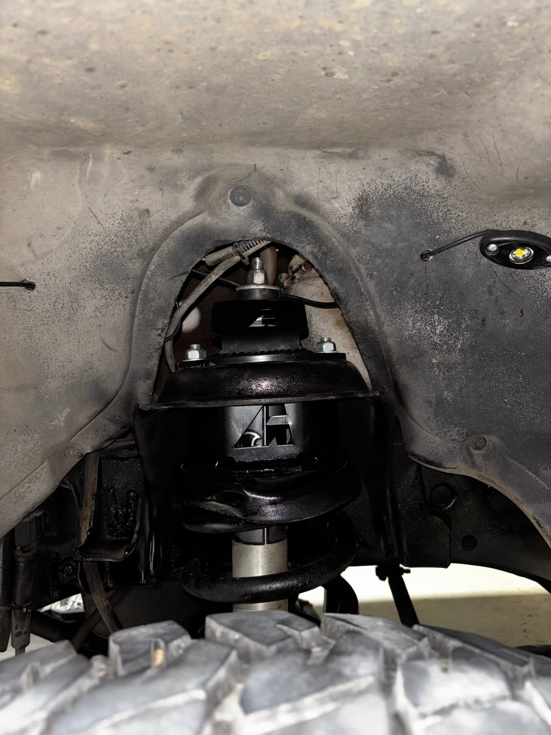 Customer photo review of 1994-2013 Dodge Ram 2500 / 3500 4x4 Leveling kit with shock tower