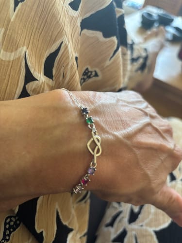 Customer photo review of Gepersonaliseerde Hartknoop Geboortesteen Armband