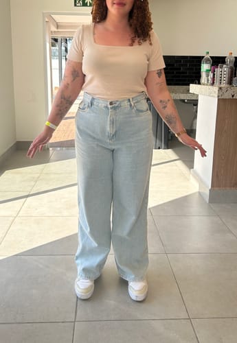 Adriana R. review of Calça Jeans Wide Leg Buriti Azul Claro image 1 out of 2