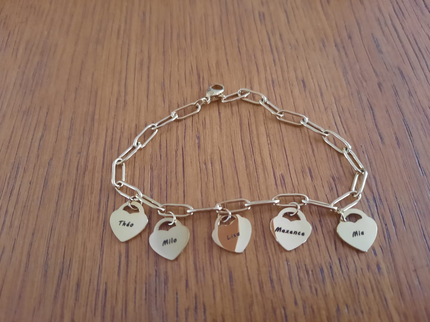 Customer photo review of Bracelet avec pendentifs cœur personnalisés