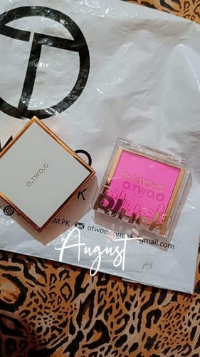 Customer photo review of O.TWO.O SILKY GLOW POWDER BLUSH