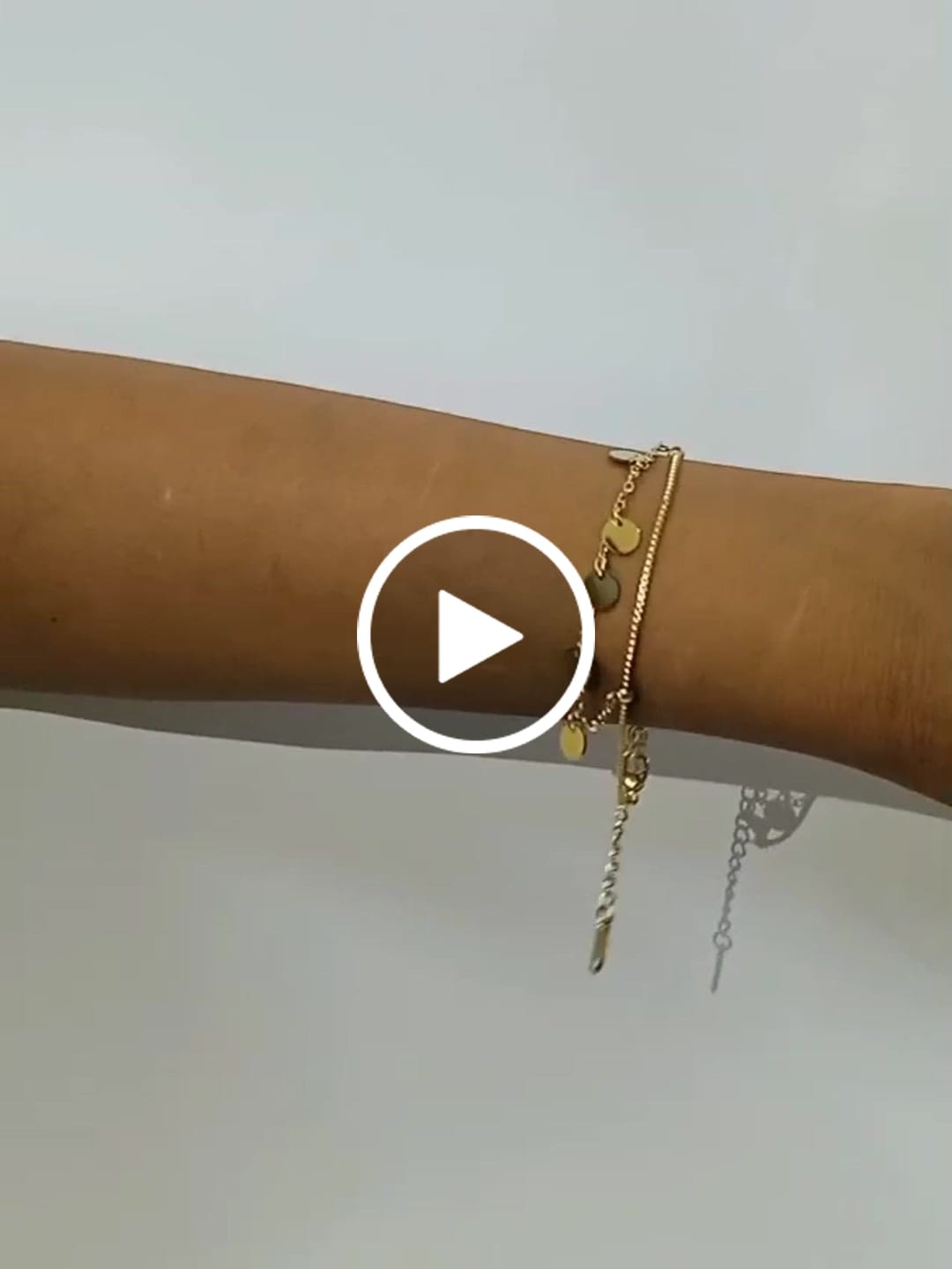 Customer video review of Tiny Plates Bracelet