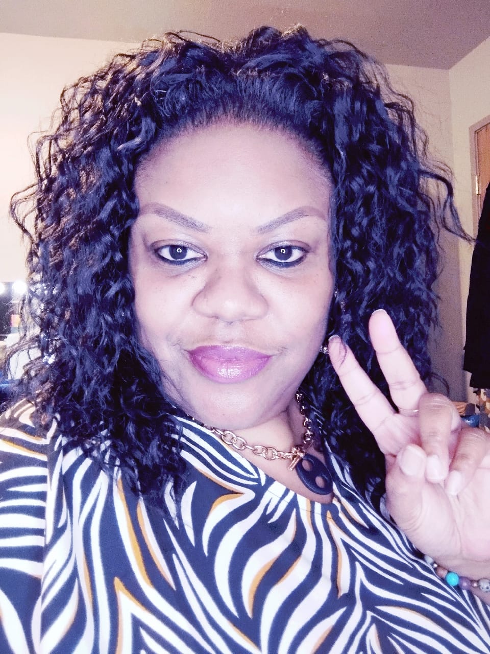 Customer photo review of Vanessa Vibe Swap Half Wig - KOSEY