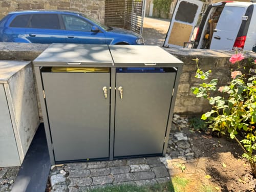 Customer photo review of Moderne Mülltonnenbox MB3 | Anthrazit (RAL7016) | stabil & pulverbeschichtet | 2er-Box