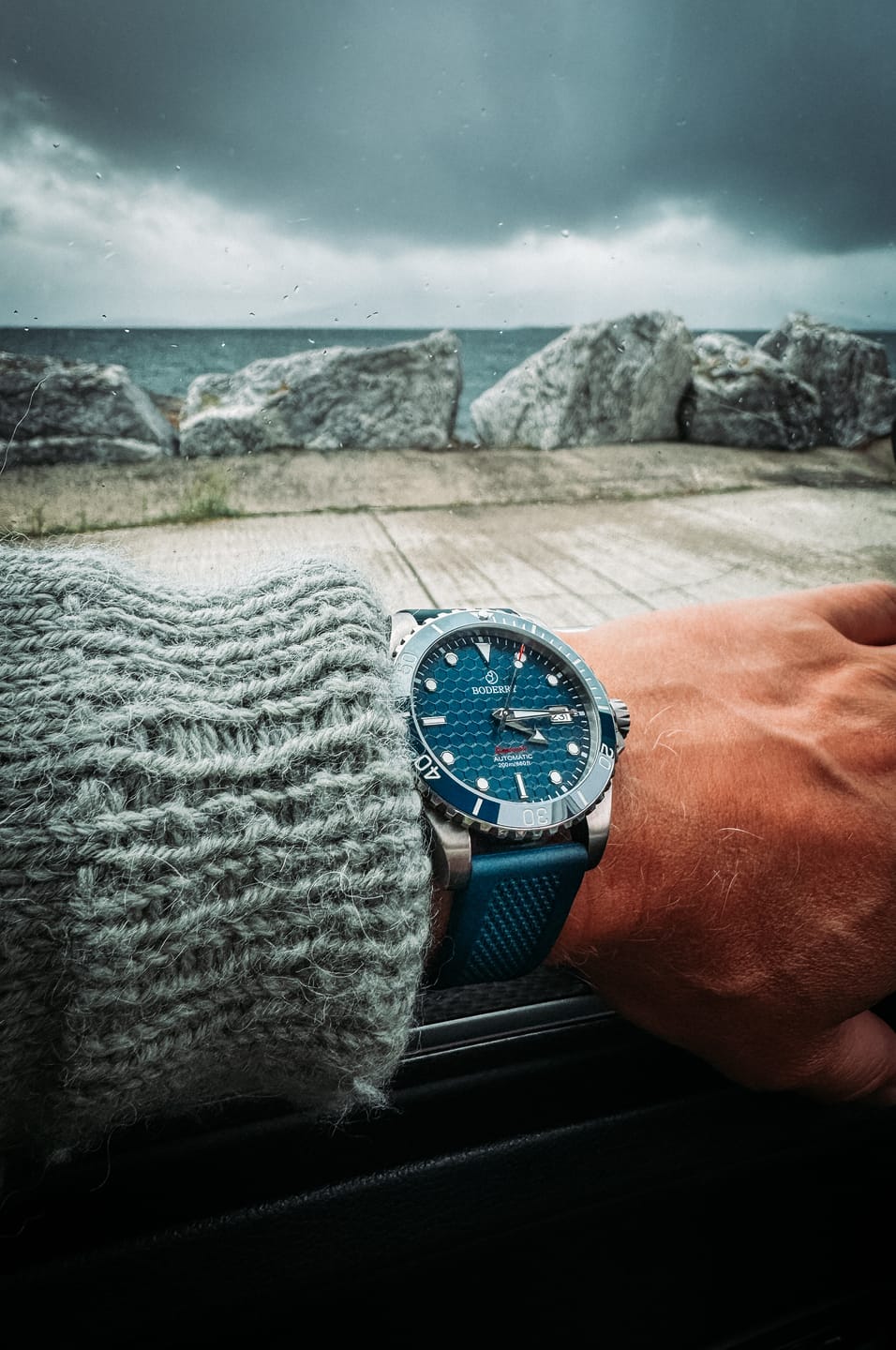 Customer photo review of SEATURTLE.OCEAN(TITANIUM) - Automatic Titanium Diver Watch | Sea Blue