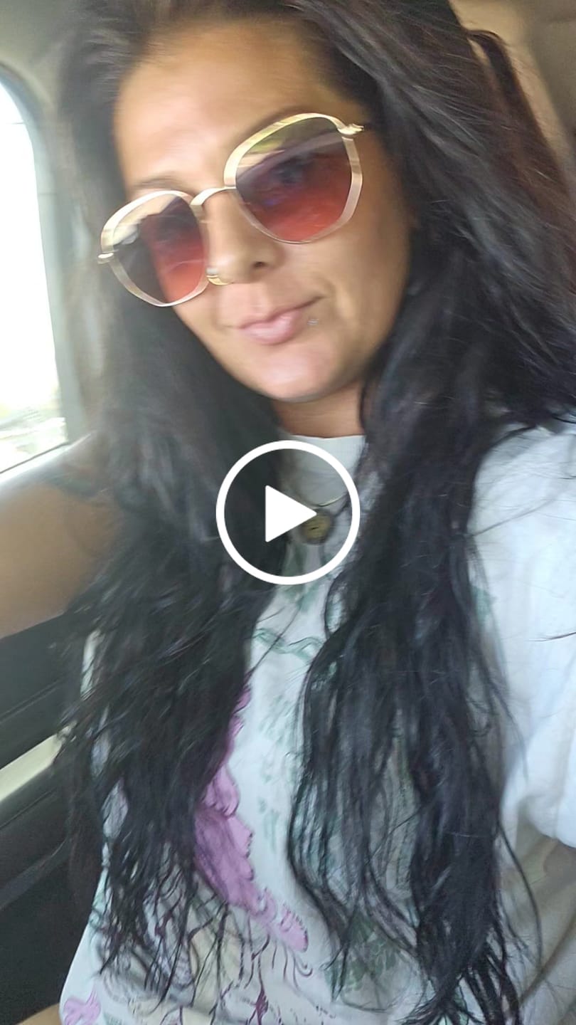 Customer video review of Poopy Time Debloat & Detox Tea