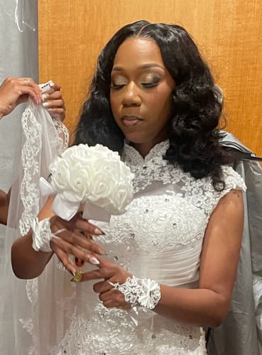 Customer photo review of CurlyMe Pre-cut 9x6 Lace M-cap Wear Go Glueless Mini Knots Wand Curl Hair HD Lace Front Wig Pre-plucked