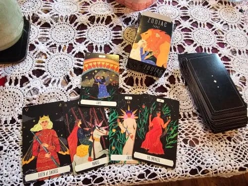 Customer photo review of Zodiac Tarot 78-Card Deck Divinatory