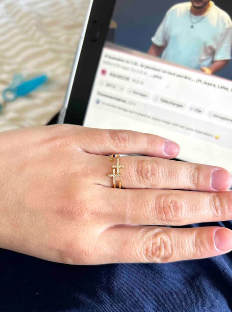 Customer photo review of Bague Double Croix