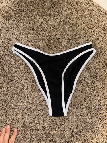 Customer photo review of JESSIE Black & White Classic Bikini Bottoms