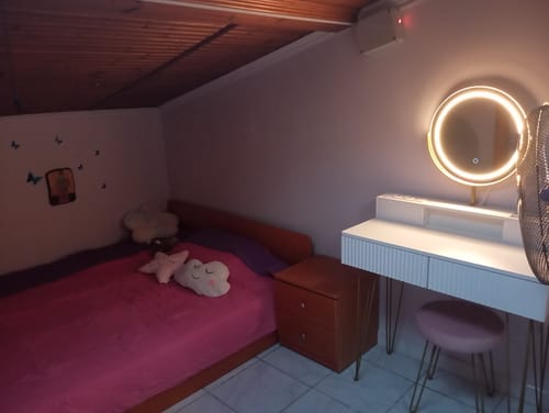 Customer photo review of Τραπέζι Μπουντουάρ Μακιγιάζ Tουαλέτας Με Σκαμπό Κρεβατοκάμαρας Καθρέφτης Αφής Ρυθμιζόμενης Φωτεινότητας με πρίζες USB RV-T019W01