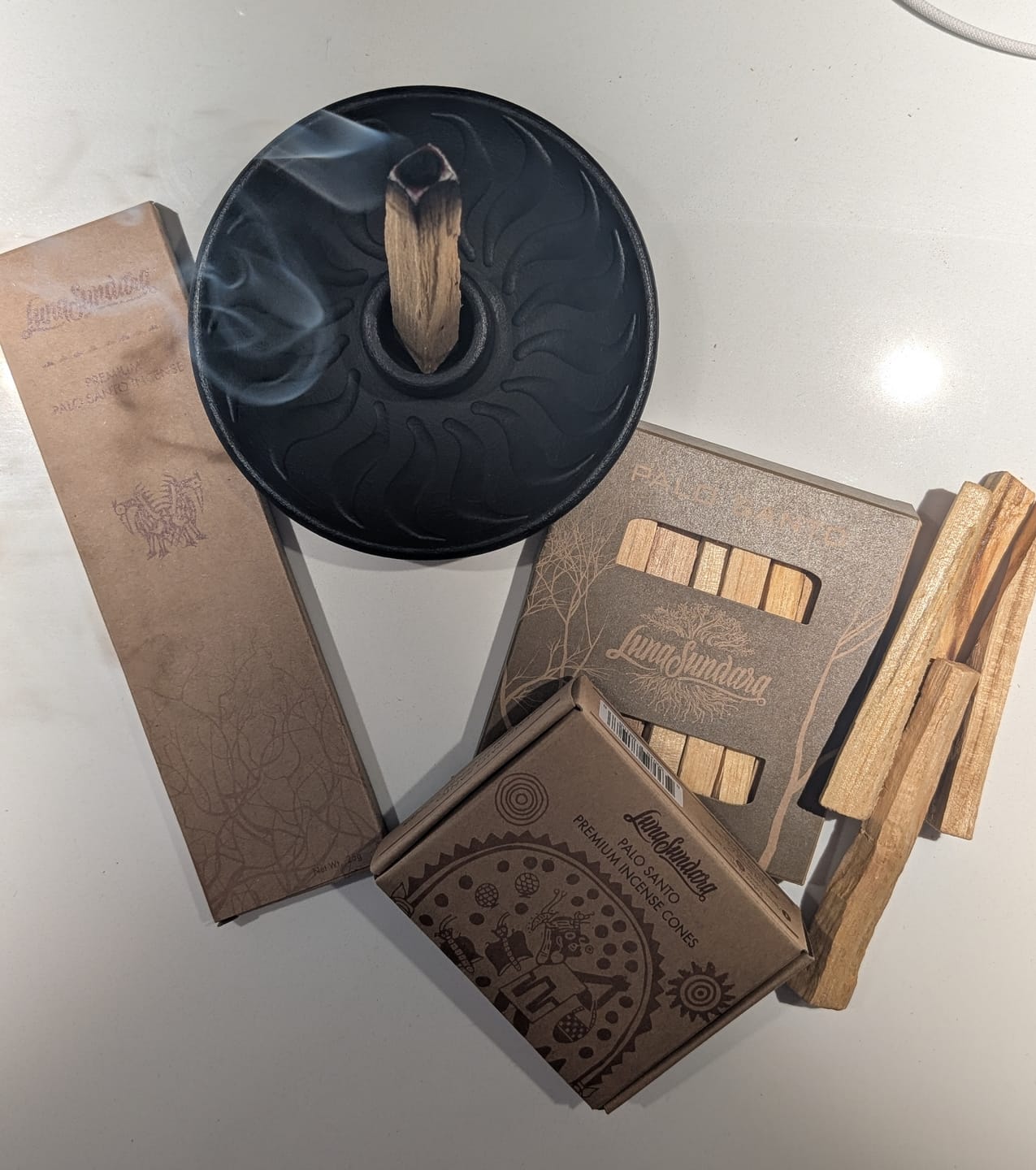 Customer photo review of Palo Santo Holder Black Matte (with five Palo Santo Sticks)