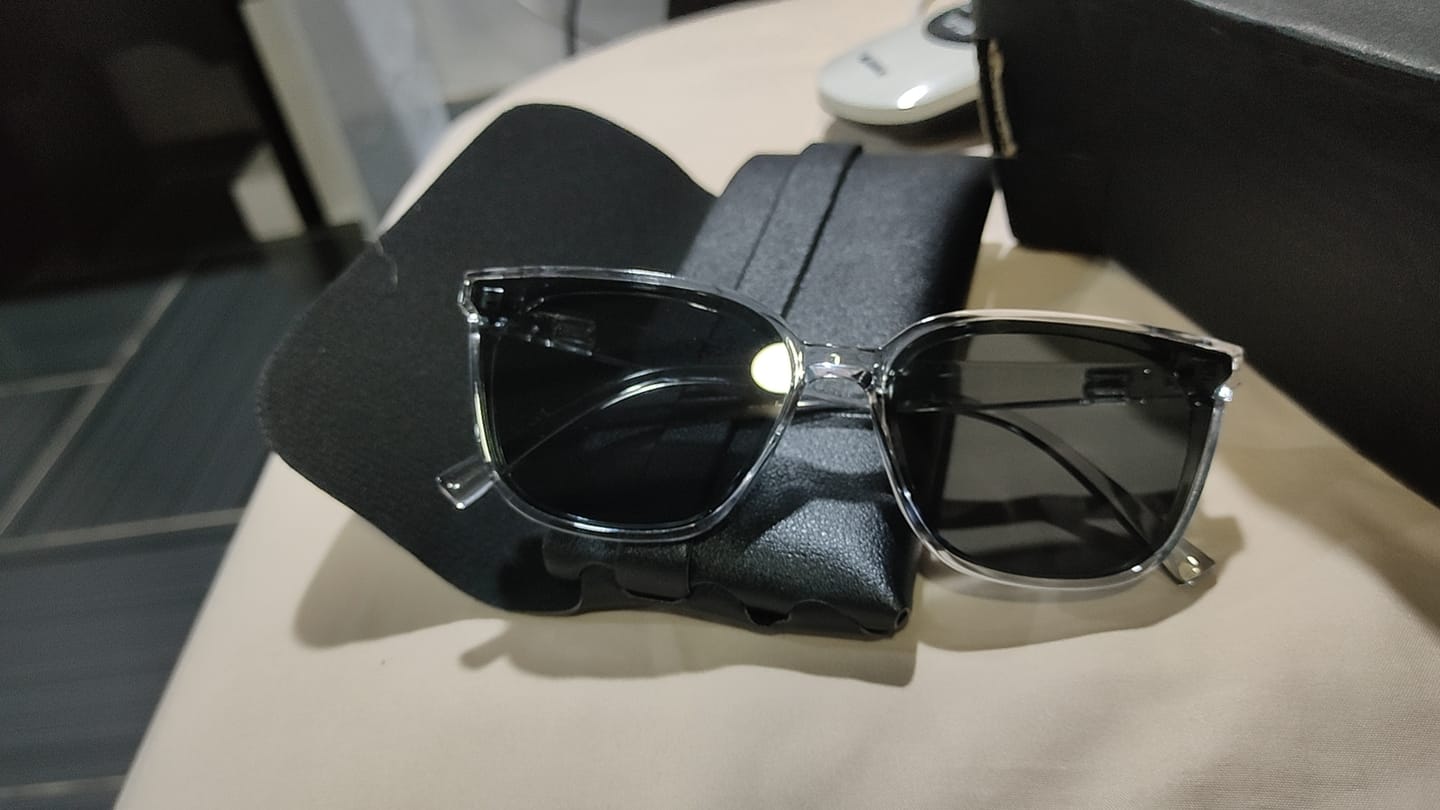 Customer photo review of Taylor Rectangular Framed Sunglasses