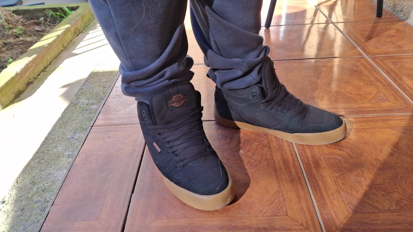Customer photo review of Zapatillas Gangsta Trooper Unisex Negro