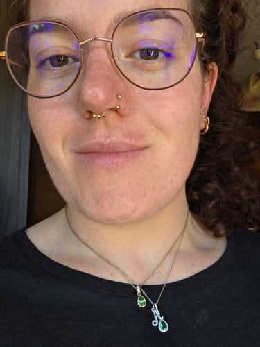 Customer photo review of Faux piercing Mariam