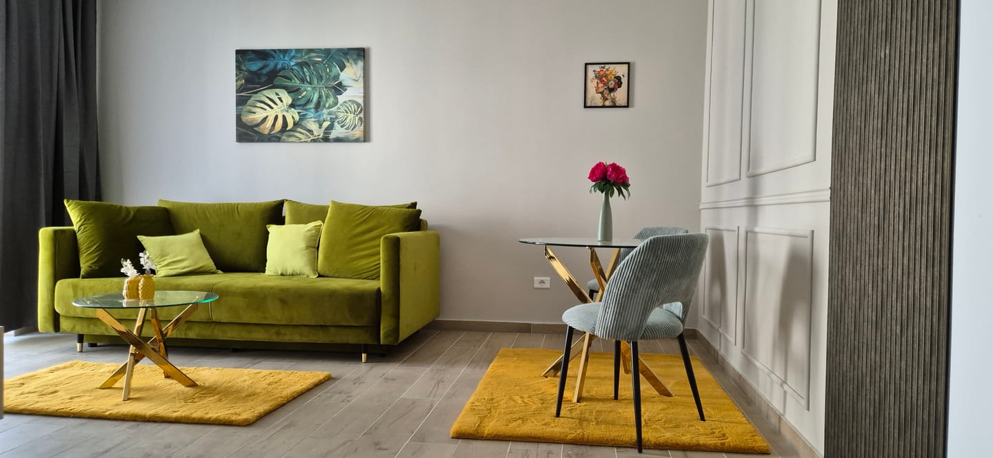 Customer photo review of Masa AGIS, transparent/auriu, sticla securizata/metal, 90x90x75 cm