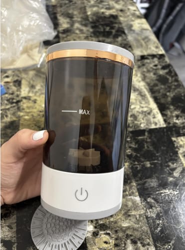 Customer photo review of ✨ Limpiador Automático de Brochas – Secado al Instante