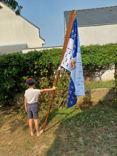Guillaume H. review of Drapeau - Catholique Royaliste Breton image 1 out of 1