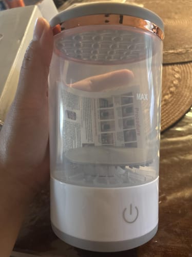 Customer photo review of ✨ Limpiador Automático de Brochas – Secado al Instante