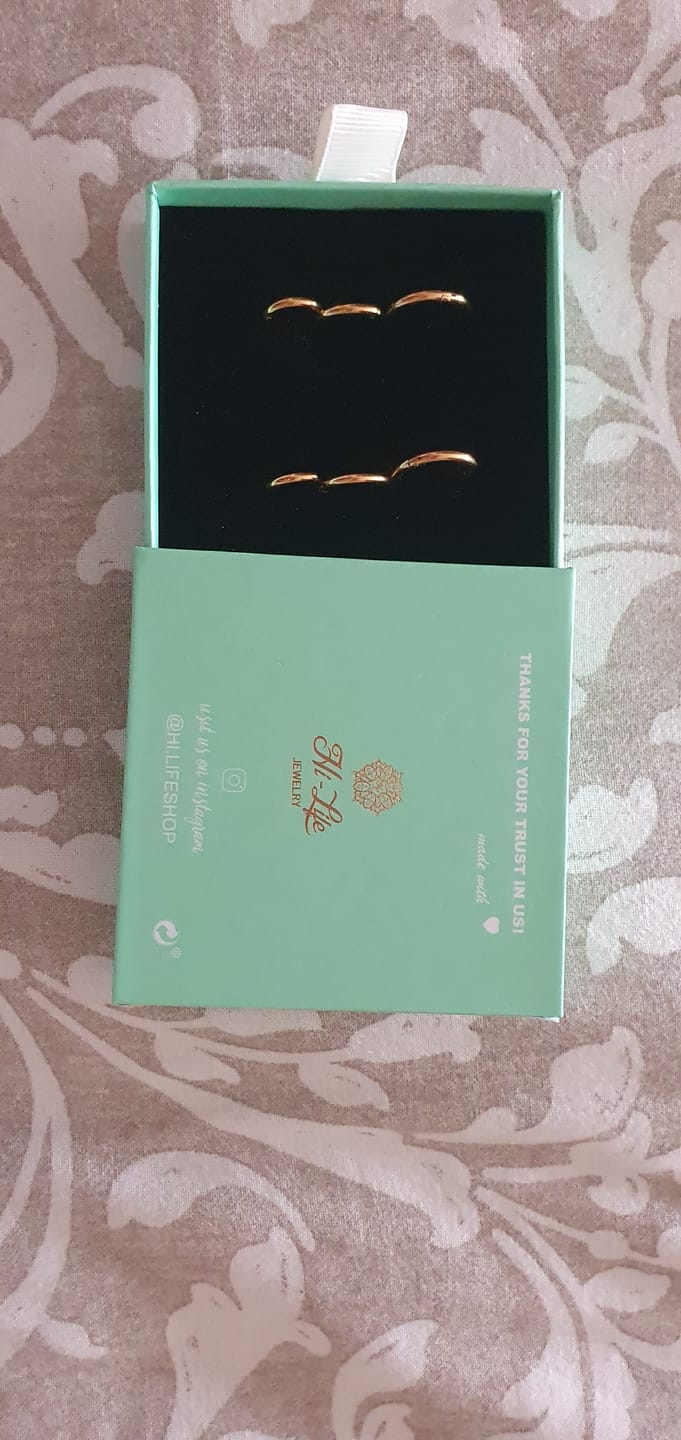 Customer photo review of Simple Huggie Ear Candy Set
