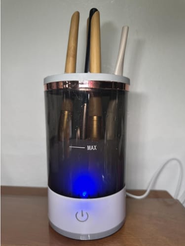 Customer photo review of ✨ Limpiador Automático de Brochas – Secado al Instante