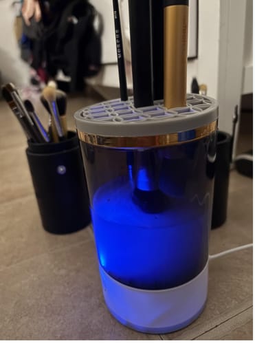 Customer photo review of ✨ Limpiador Automático de Brochas – Secado al Instante