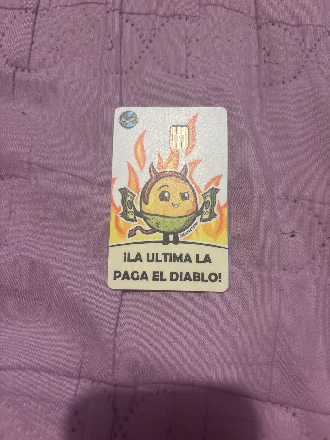 Customer photo review of La Última La Paga el Diablo - Sticker para Tarjeta de Crédito