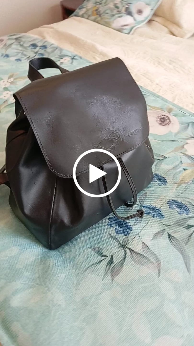 Customer video review of Mochila Isidora negra